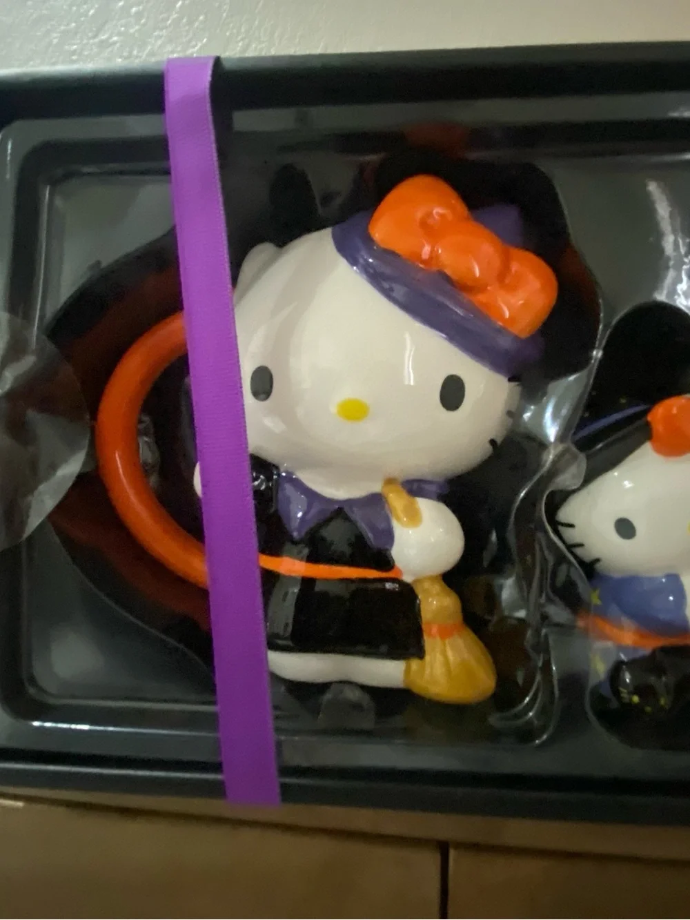 Hello Kitty Halloween Witch Mug with matching figure - Orange & Purple